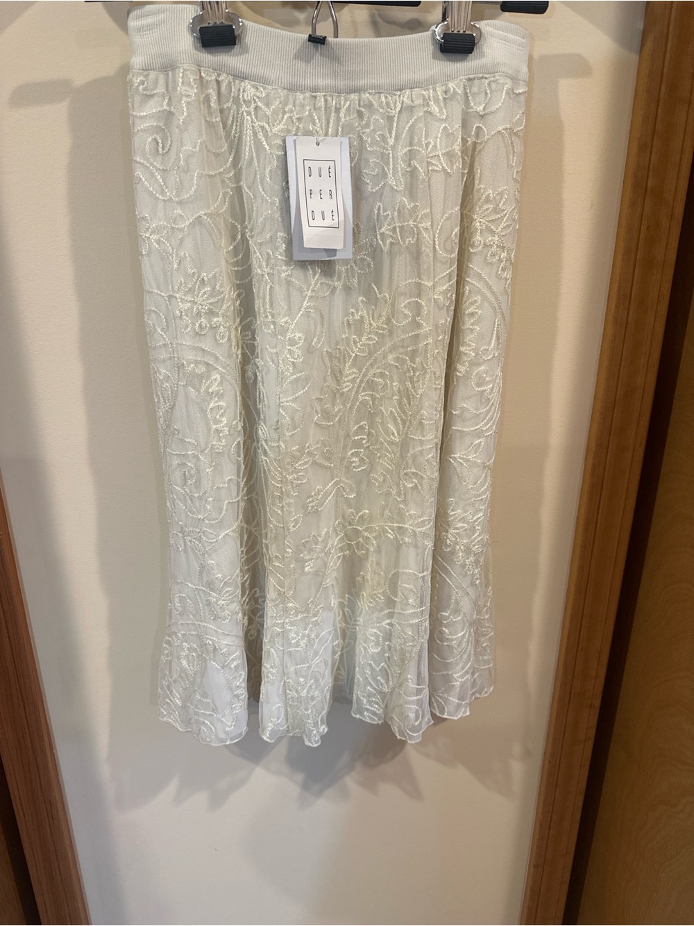 Due Per Due Ivory Embroidered Mesh Midi Skirt Size Small NWT Elegant Floral